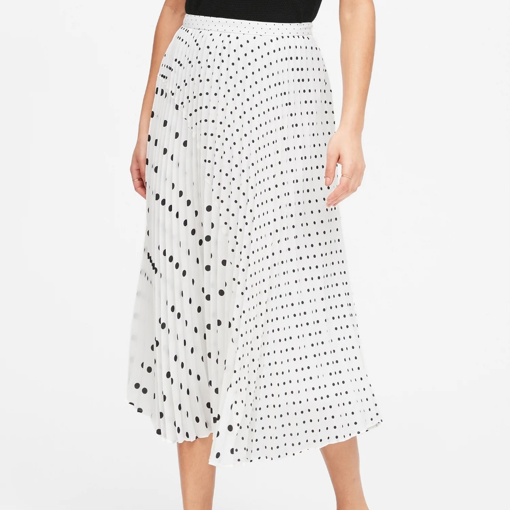 Banana Republic
Polka Dot Pleated Midi Skirt